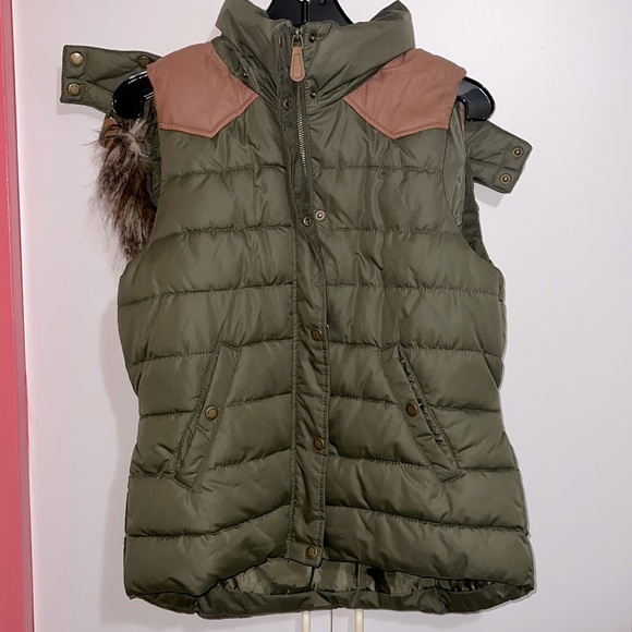 H&M Green Puffer Vest with removable & adjustable hood. - Picture 2 of 11